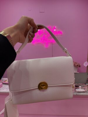 RS4899 -- 000 (117)